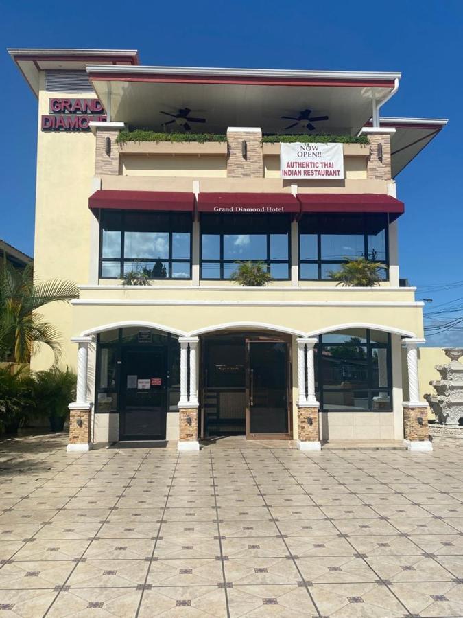 Grand Diamond Hotel Trinidad Piarco Bagian luar foto