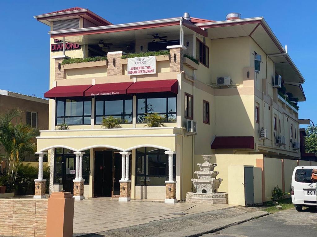 Grand Diamond Hotel Trinidad Piarco Bagian luar foto