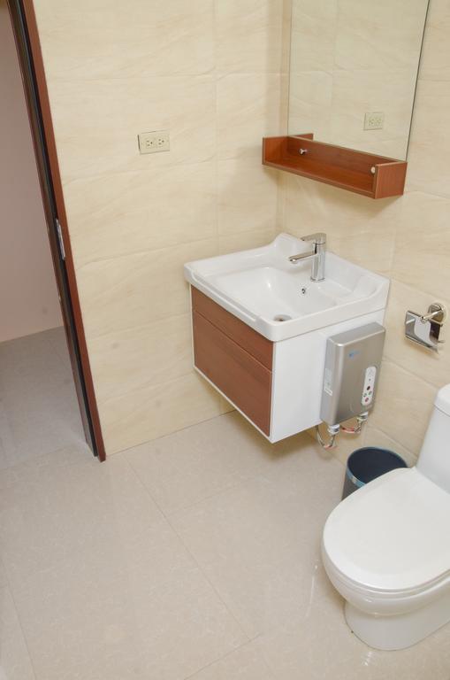 Grand Diamond Hotel Trinidad Piarco Bagian luar foto