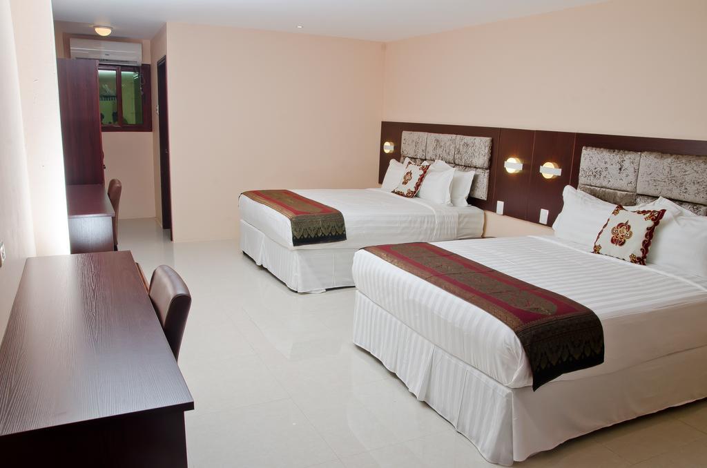 Grand Diamond Hotel Trinidad Piarco Bagian luar foto