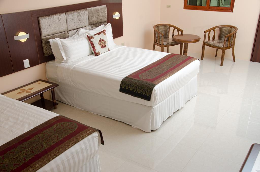 Grand Diamond Hotel Trinidad Piarco Bagian luar foto