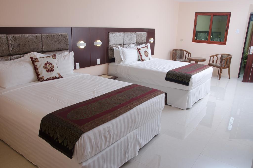 Grand Diamond Hotel Trinidad Piarco Bagian luar foto